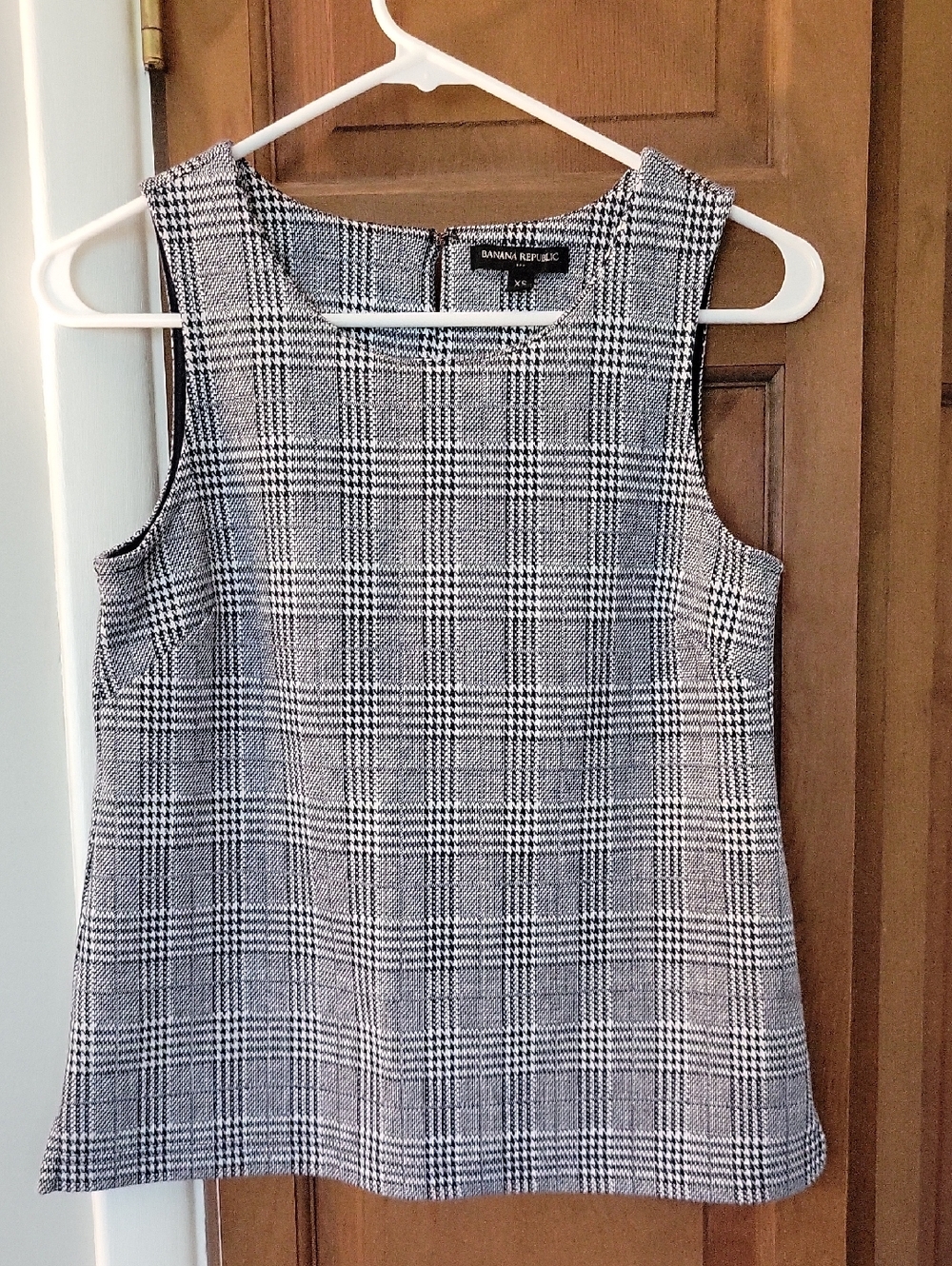 Banana Republic Navy & White Houndstooth Plaid Sleeveless Tank